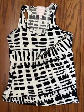 Romeo & Juliet Couture Black & White Graphic Zip-Accent Tank